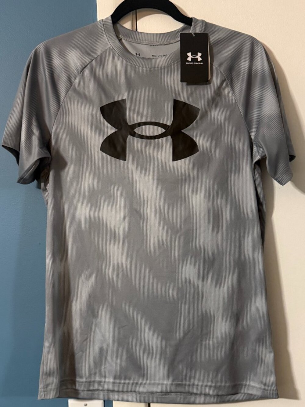Under Armour Boys Grey Loose Fit Logo Athletic Shirt Sz YXL NWT